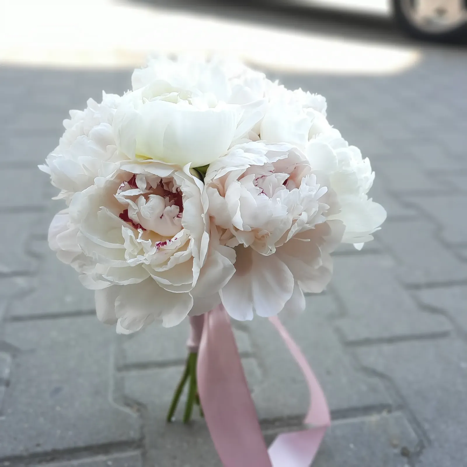 Bukiet ślubny z białych piwonii - Wiosenna Pracownia Florystyczna, Kraków